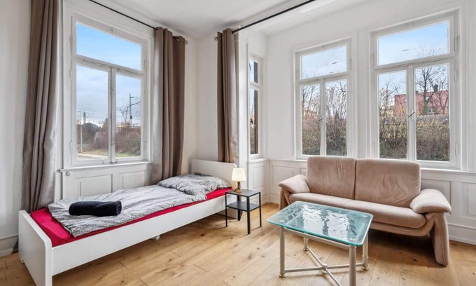 Metzingen Apartamento | Bw16 Ferienwohnungen Metzingen mit Balkon, 2 Schlafzimmer, 1 Wohn-/schlafzimmer, Max. 9 Personen