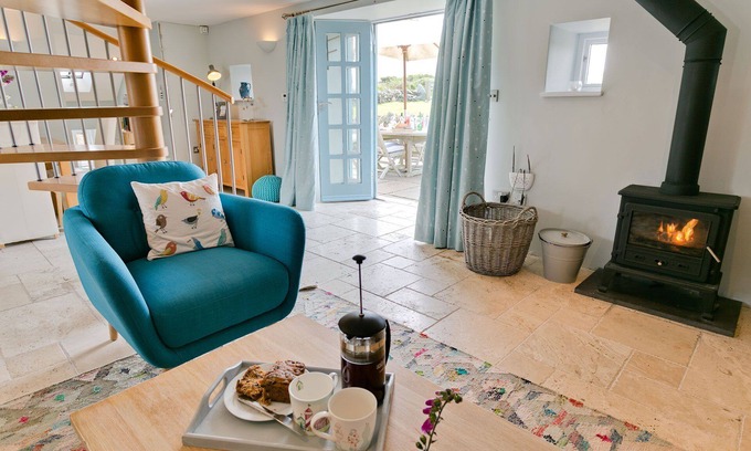 Llanfaethlu Apartamento | Bwthyn Derwen - a coastal that sleeps 4 guests in 2 bedrooms