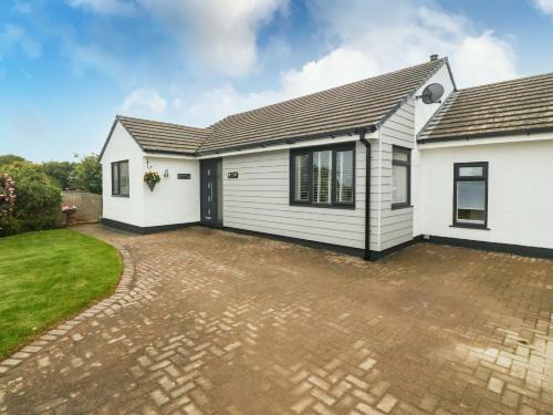 Cemaes Bay Casa | Bwthyn Eirlys Snowdrop Cottage