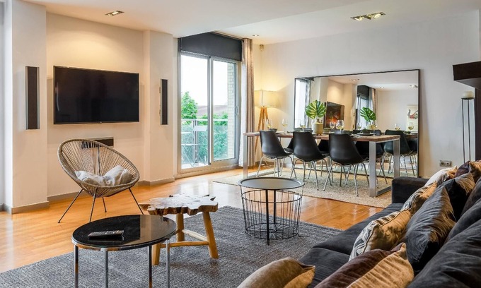 La Vila Olimpica del Poblenou Apartamento | Junto al litoral más lujoso de Barcelona, en la antigua Villa Olímpica, un ático privado de 5 habita