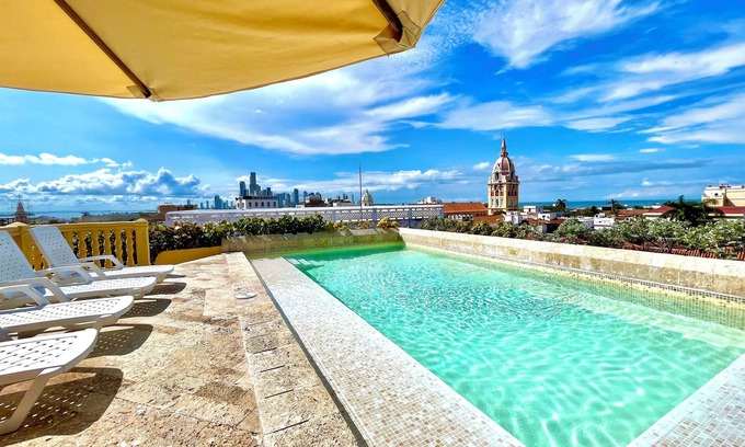 Centro Hotel | by Calamari Homes - El Porvenir