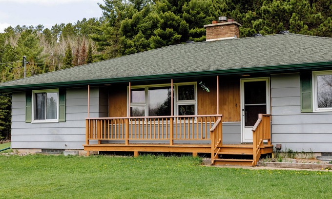 Tower Casa | By Lake Vermilion 3 queen beds 2 twin beds 2 bathroom home