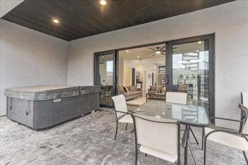 Hurricane Casa | By Sand Hollow Rooftop Patio & Private Hot Tub