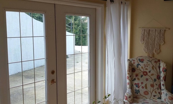 Chemainus Casa | By the Bay Lavender's Villa- Sunset Suite