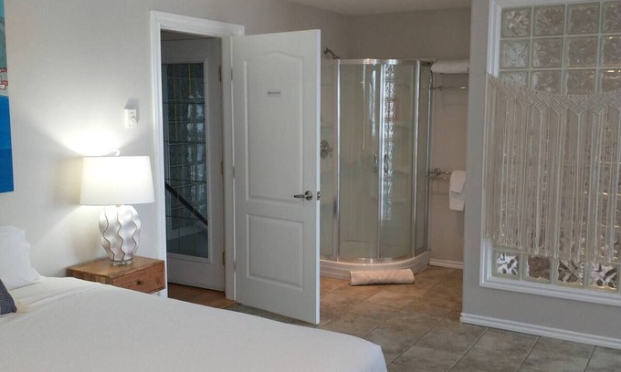 Chemainus Casa | By the Bay Lavender's Villa-Beach Suite