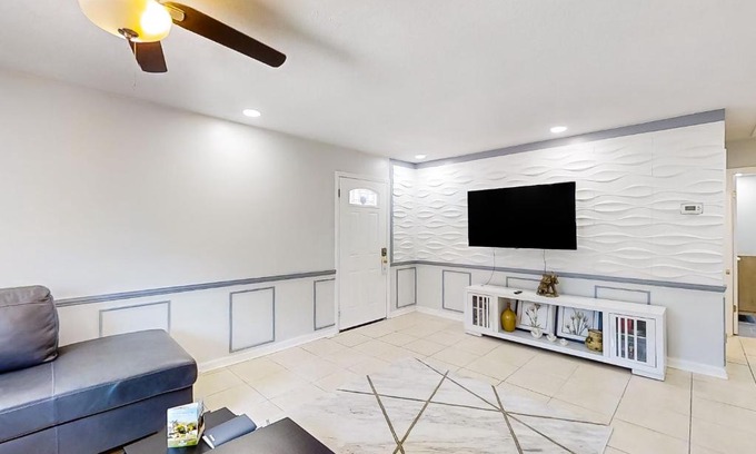 Beach Haven Casa | By the Beach - In-Law Suite