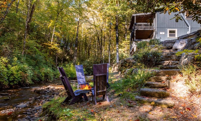 Lake Toxaway Cabaña | By the Creek | Charming Cottage on a Creek