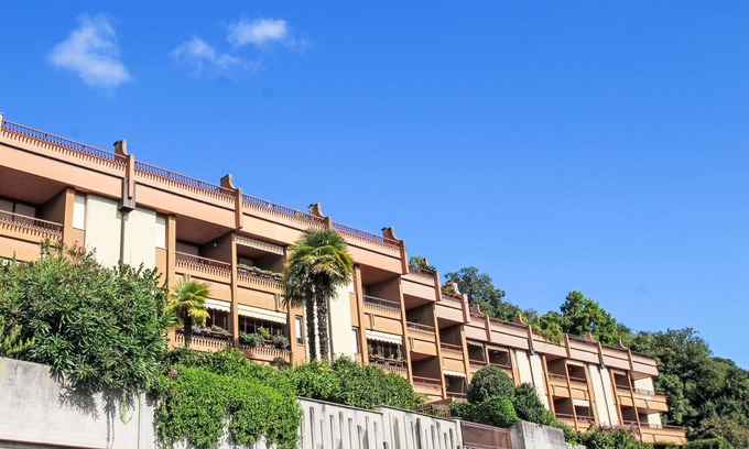 Lesa Apartamento | By the lake by Interhome