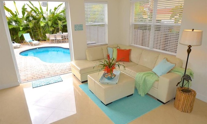 Lauderdale-by-the-Sea Casa | BTSVV'S-Granada 32: LAUD BY SEA piscina privada climatizada + 2 PASOS playa y las tiendas!