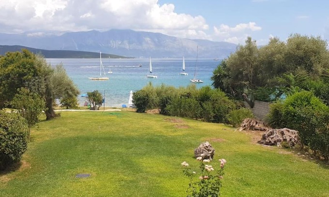 Nikiana Casa | By the sea