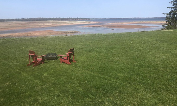 Red House Cabaña | By the Shore -Waterfront Cottage