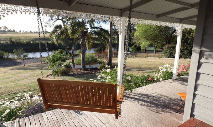 Swan Reach Casa | Bylands Cottage. Historic home with Tambo River views