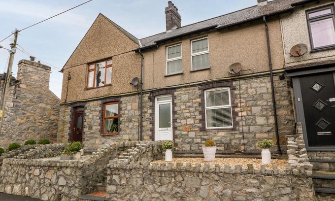 Trefor Casa | Bythynnod Newydd