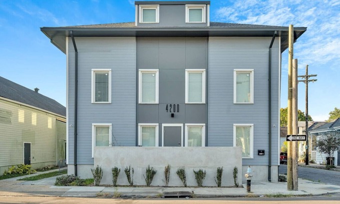 New Orleans Hotel | Bywater | Entire 2nd Floor, 4 Units, Sleeps 28!