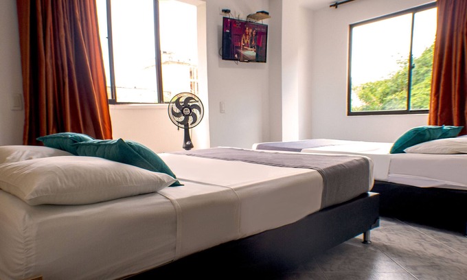 Suramericana Casa | Cómoda Habitación Para Cuatro Personas en el Sector Estadio