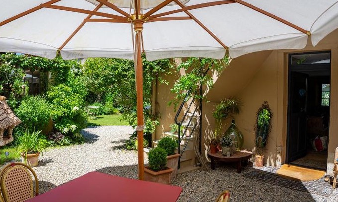 Le Pont-de-Beauvoisin Cama Y Desayuno | Côté Jardin, Chambres d’hôtes B&B