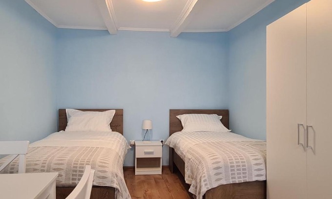 Vanatori Casa | Căsuța Din Poienița