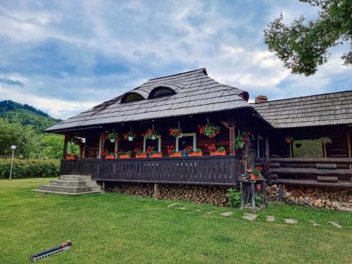 Campulung Moldovenesc Casa | Căsuța “La Bubuțu”