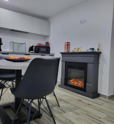 Brosteni Casa | Căsuța Piticilor