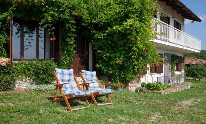Trezzo Tinella Casa | C dra Topia the Grape Pergola House near Alba Charming house - Italy