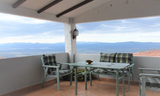 Cabezabellosa Cabaña | Casa del S.XVI en pueblo montañés. Oferta: Actividad Pisavalles Experiences
