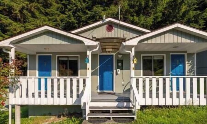 Alert Bay Cabina | (C) Sterling Standard Cabin (Pet Friendly)