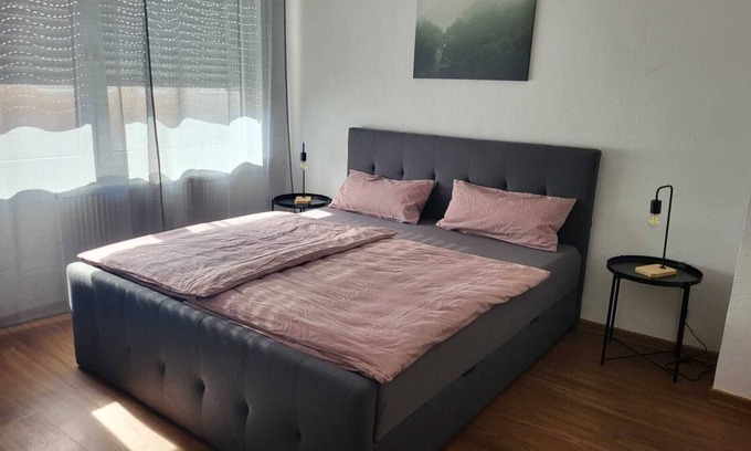 Kaiserslautern Apartamento | C&V: 4 PP- 3 rooms - central + WLAN + Smart TV + box spring bed