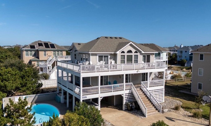 Ocean Hill Casa | C1256 Modern! Heated Saltwater Pool! Hot Tub! Great Location!