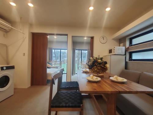 Honmachi Apartamento | C2 Shibuya new hotel, 2 bedrooms and 1 living room, 7 mins to ST Max 6P 渋谷全新酒店 全新装修 两室一厅 交通中心 车站7分钟 最大6人 直达新宿 涉谷 表参道 品川 池袋 上野 代代木 银座 原宿