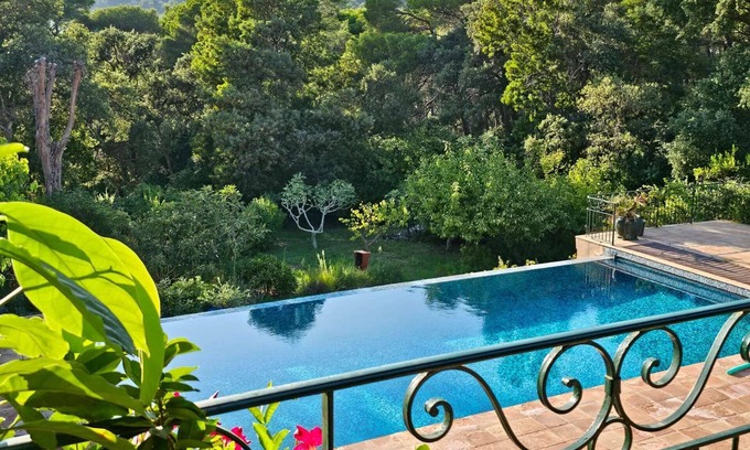 Cap Benat Casa | C21Locationvacances Villa du Cap, piscine, plage à pied.