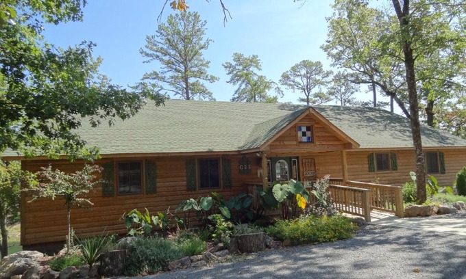 Mount Ida Casa | C22, a luxury, three bedroom, three bath Harbor North cottage overlooking the lake cottage