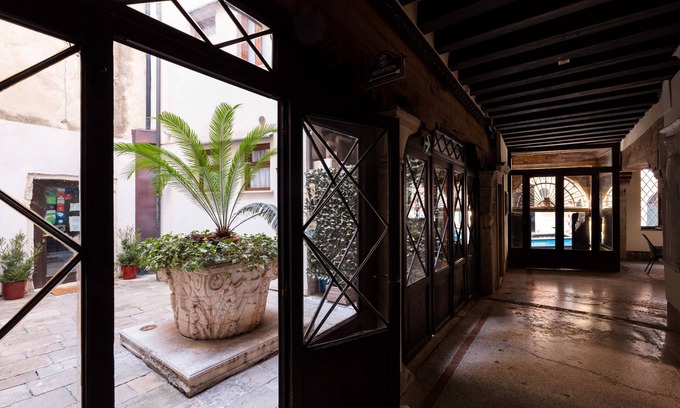 Castello Casa | Ca' Foscolo Residence