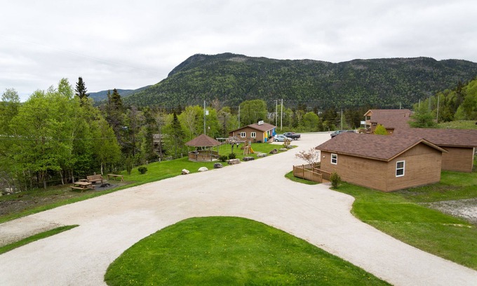 Glenburnie-Birchy Head-Shoal Brook Cabaña | Middle Brook Cottages & Chalets