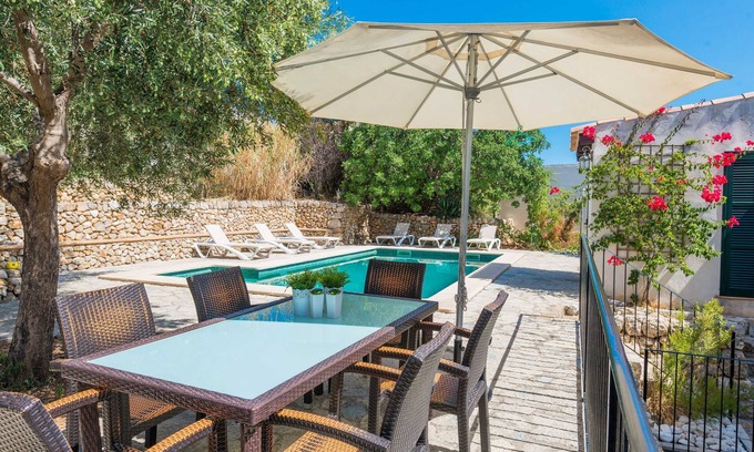 Lloseta Villa | CA N'ABRINES - Bonita y tradicional casa de pueblo con piscina privada cerca de la sierra.