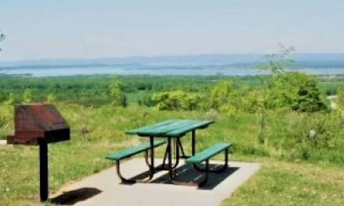 Manitoulin District Hotel | Hawberry Motel