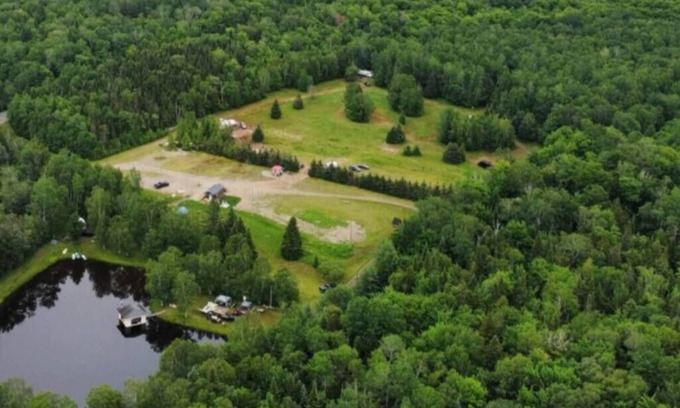 Notre-Dame-Auxiliatrice-de-Buckland Cabina | Domaine Beausite à louer pour groupes familiaux, corporatifs ou événementiels!