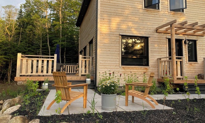 Petite-Riviere-Saint-Francois Cabaña | Cottage in Charlevoix Québec. Ski, whales watching and more