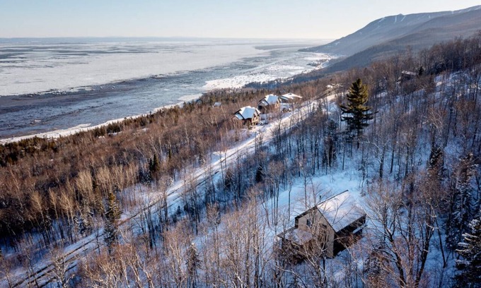 Petite-Riviere-Saint-Francois Cabaña | The Lo - river vue/hot tub/ electric charging station