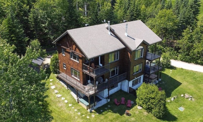 Petite-Riviere-Saint-Francois Chalet De Esquí | Hôtel à la maison - L'Arlésien, aire du massif, spa et vue