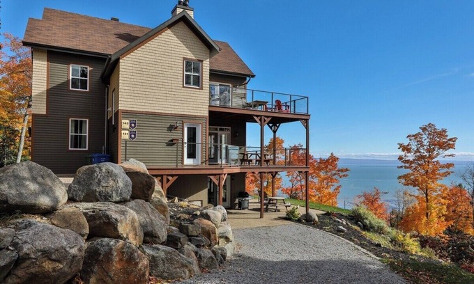 Petite-Riviere-Saint-Francois Condominio | La Magie St-Laurent 143: Stunning Views & Serenity