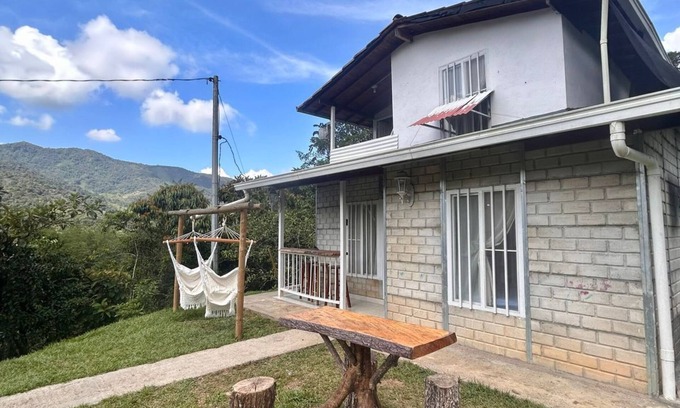 San Rafael Cabaña | Cabaña Acogedora con Wifi y Vista a las Montañas