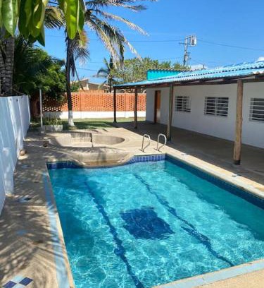 Santa Veronica Casa | Cabaña con piscina y Cerca al mar VILLA CONEJO