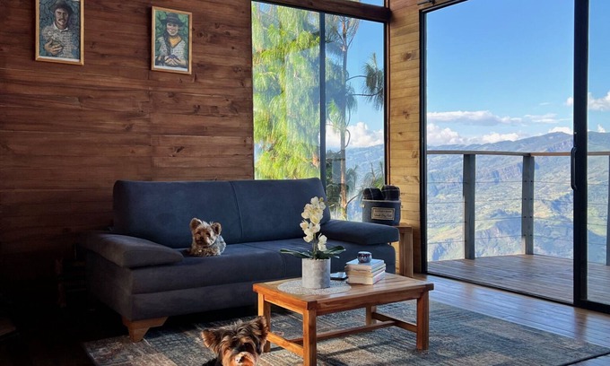 Macanal Cabina | Cabaña de Lujo con vista de 270° en medio de la montaña Colombiana