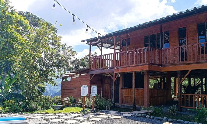 Tayutic Cabina | Cabaña de montaña, en Chirripó-Turrialba, especial para el avistamiento de aves.