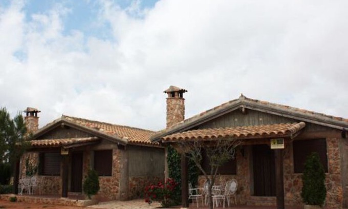 Ossa de Montiel Hotel | Cabañas el Acuifero N05 Árbol Paraíso