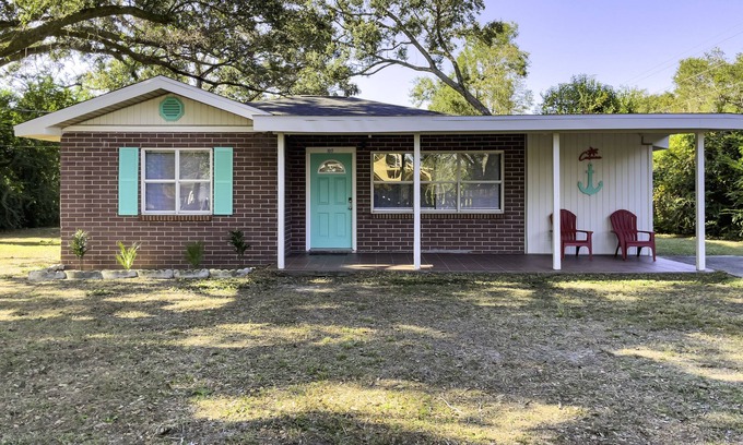 Northwest Pensacola Casa | Cabana Cottage Centrally Located!