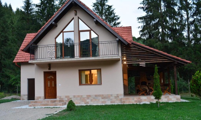 Finis Casa | cabana din padure