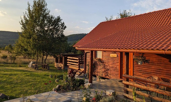 Lupeni Casa | Cabana Nyiko cu ciubăr