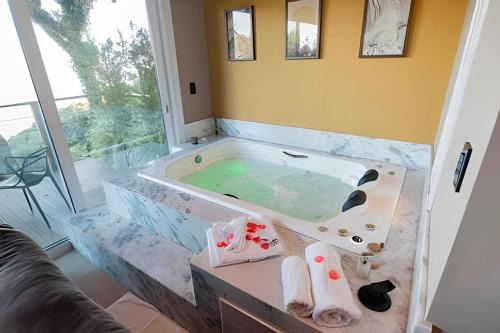Igrejinha Casa | Cabana romântica com Jacuzzi ao lado de Gramado