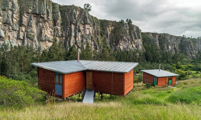 Choconta Cabina | Cabaña Tyto Alba. Acogedora cabaña de madera para 4 personas, en Suesca